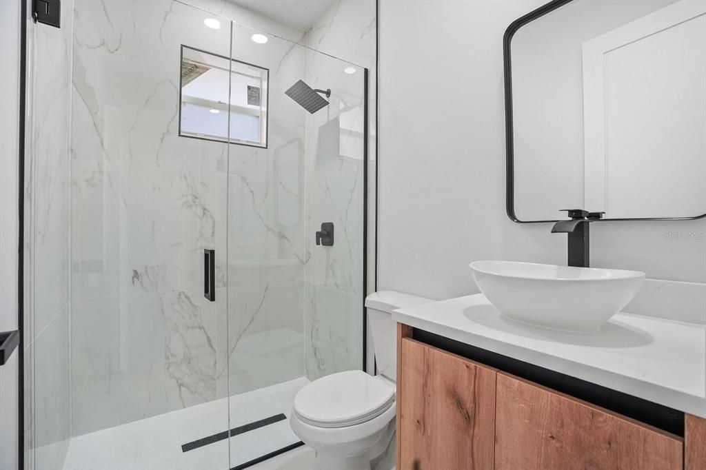 Activo con contrato: $299,000 (3 camas, 2 baños, 1189 Pies cuadrados)