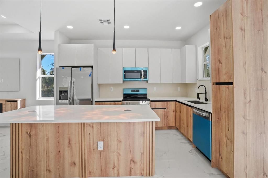 Activo con contrato: $299,000 (3 camas, 2 baños, 1189 Pies cuadrados)