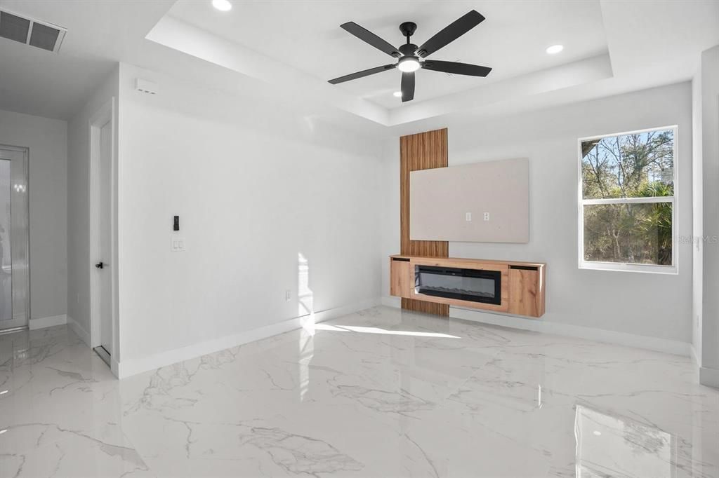 Activo con contrato: $299,000 (3 camas, 2 baños, 1189 Pies cuadrados)