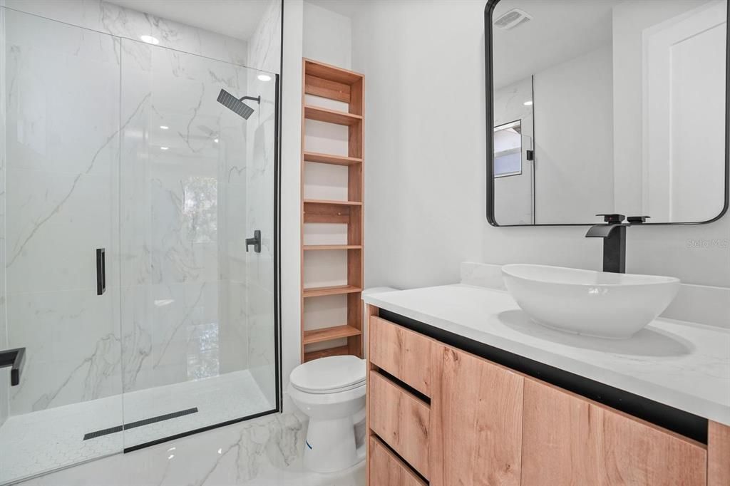 Activo con contrato: $299,000 (3 camas, 2 baños, 1189 Pies cuadrados)