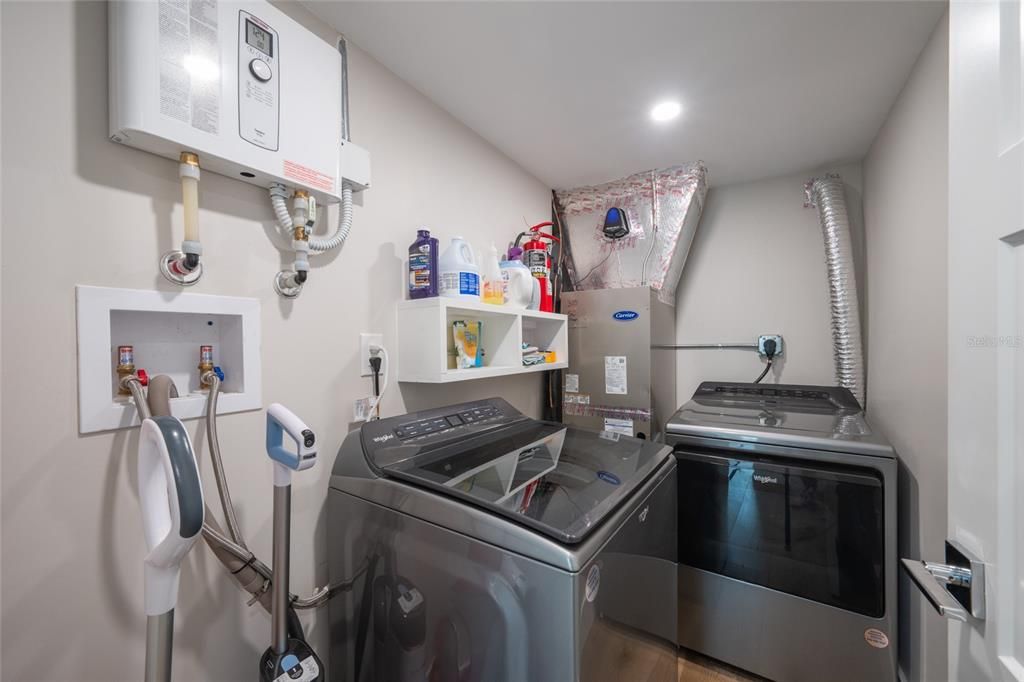Activo con contrato: $420,000 (2 camas, 2 baños, 1007 Pies cuadrados)