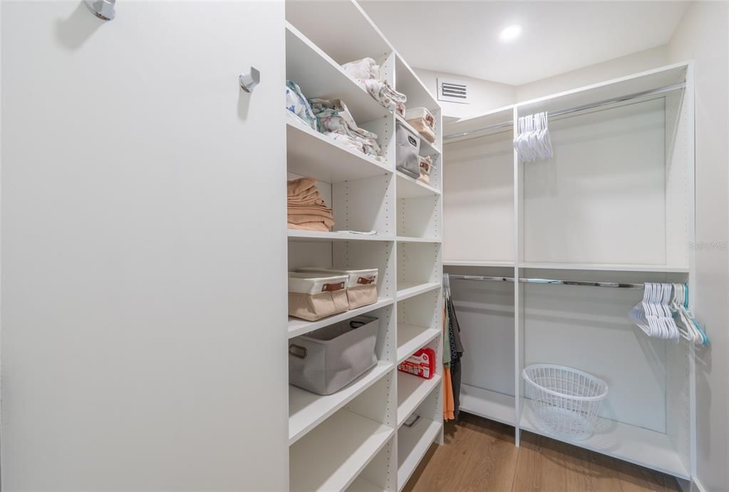 Activo con contrato: $420,000 (2 camas, 2 baños, 1007 Pies cuadrados)