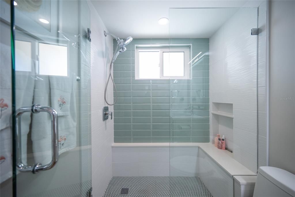 Activo con contrato: $420,000 (2 camas, 2 baños, 1007 Pies cuadrados)