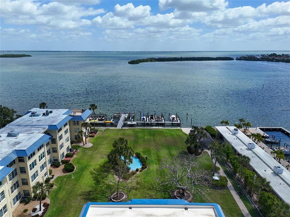 Activo con contrato: $420,000 (2 camas, 2 baños, 1007 Pies cuadrados)