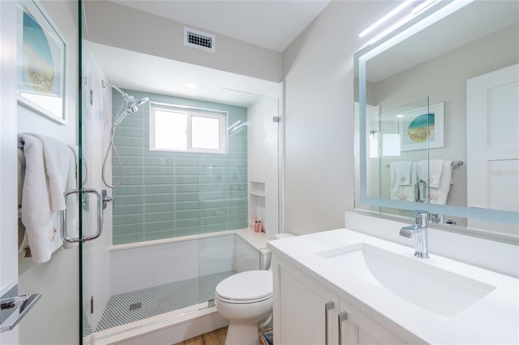 Activo con contrato: $420,000 (2 camas, 2 baños, 1007 Pies cuadrados)