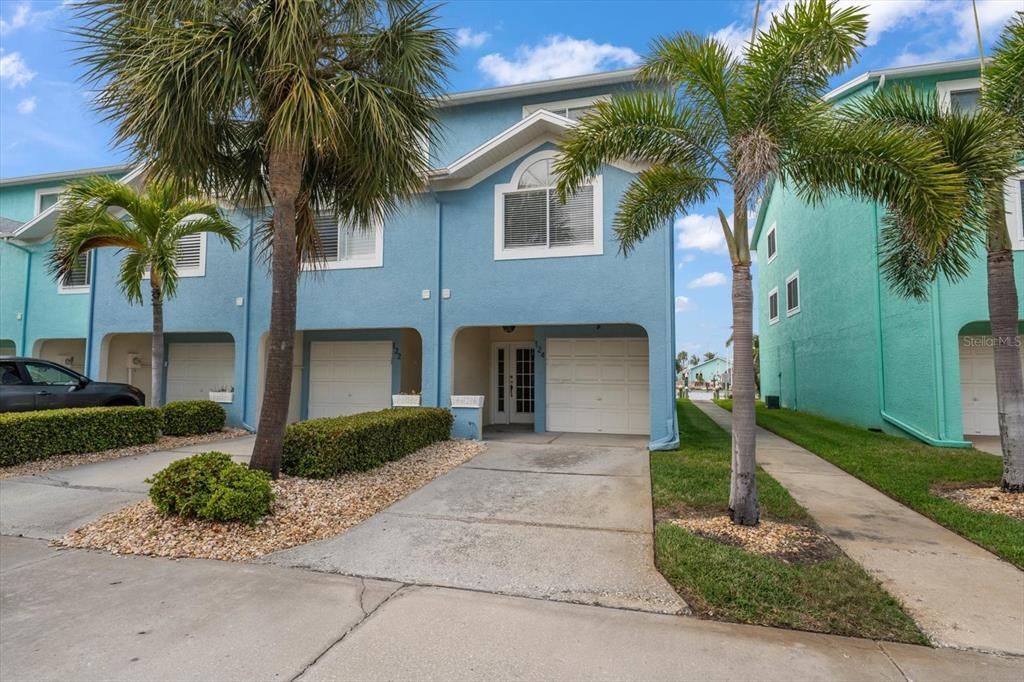 For Sale: $649,000 (3 beds, 3 baths, 1656 Square Feet)