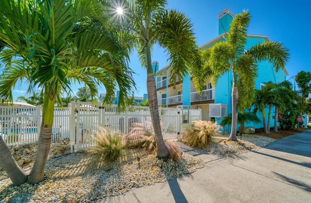 For Sale: $649,000 (3 beds, 3 baths, 1656 Square Feet)