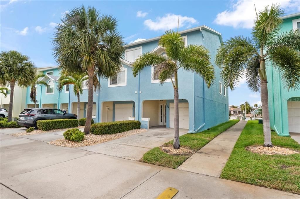 For Sale: $649,000 (3 beds, 3 baths, 1656 Square Feet)