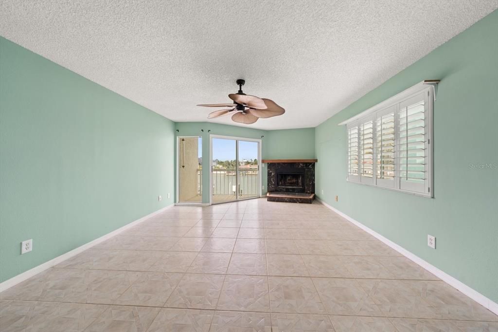For Sale: $649,000 (3 beds, 3 baths, 1656 Square Feet)