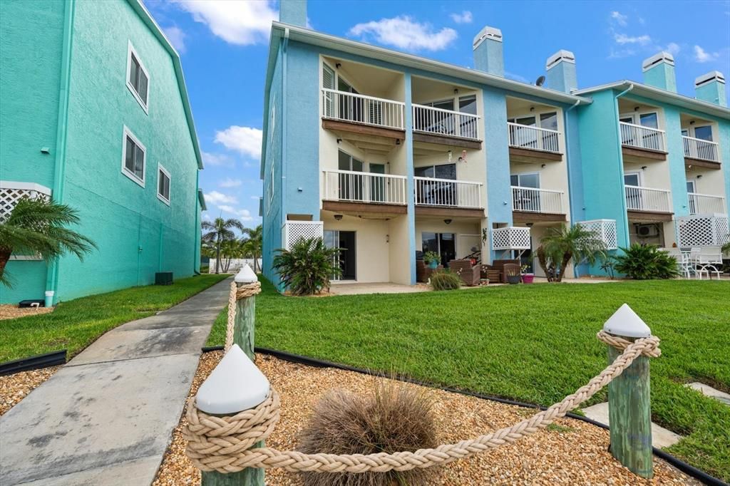 For Sale: $649,000 (3 beds, 3 baths, 1656 Square Feet)