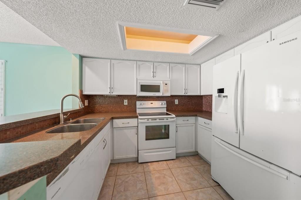 For Sale: $649,000 (3 beds, 3 baths, 1656 Square Feet)
