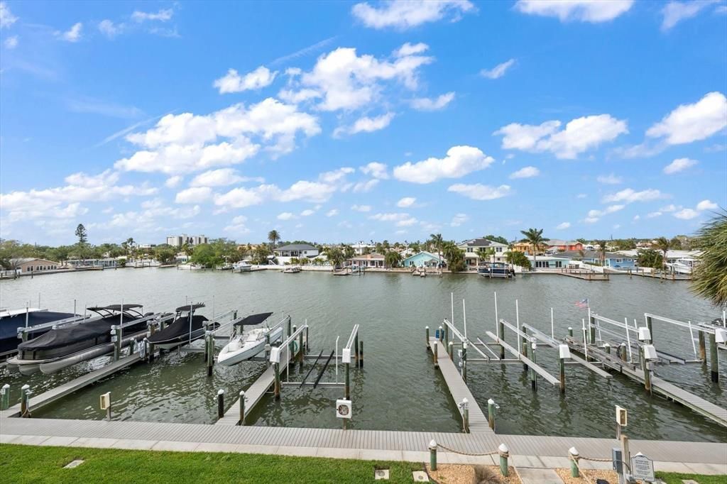 For Sale: $649,000 (3 beds, 3 baths, 1656 Square Feet)