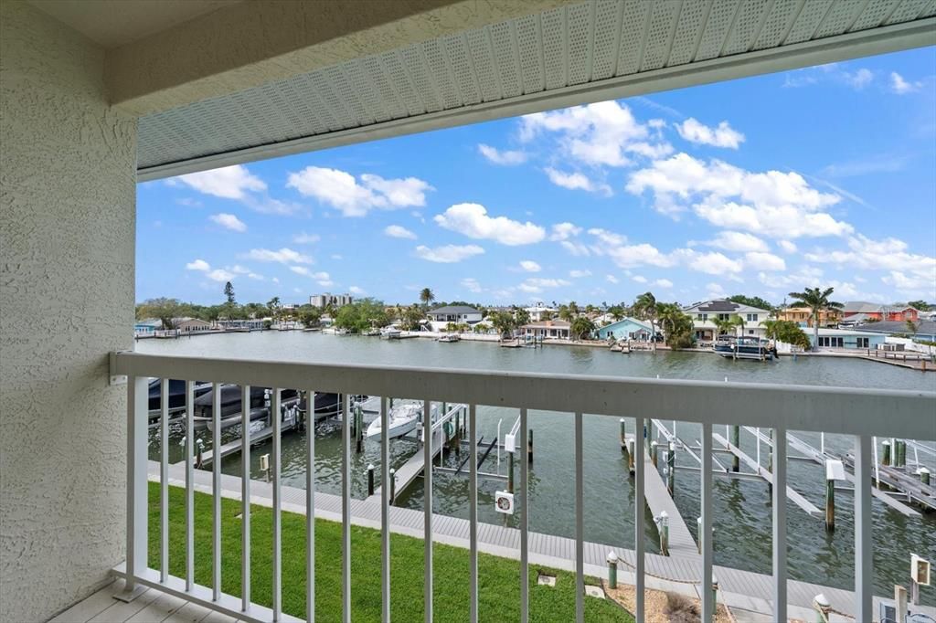 For Sale: $649,000 (3 beds, 3 baths, 1656 Square Feet)
