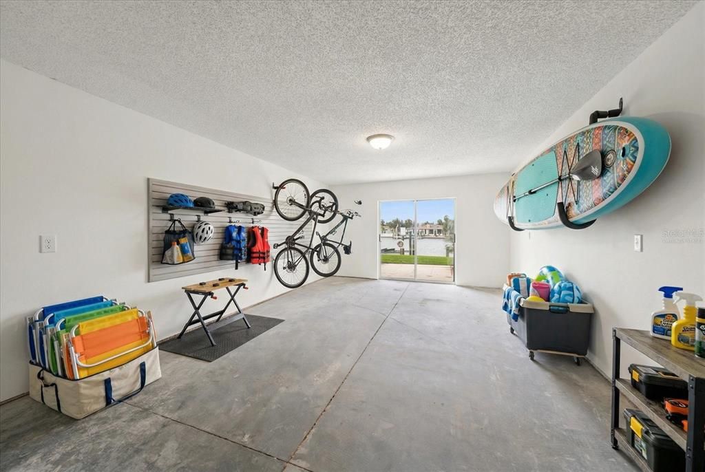 For Sale: $649,000 (3 beds, 3 baths, 1656 Square Feet)