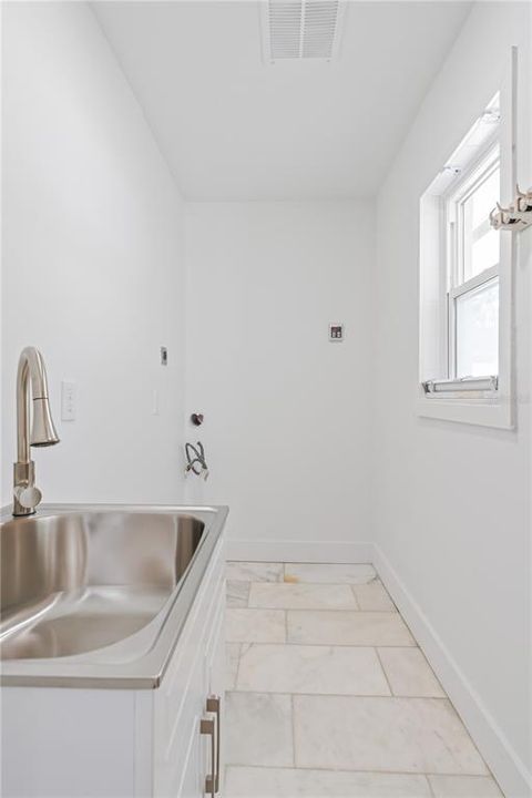 For Sale: $808,800 (3 beds, 2 baths, 1734 Square Feet)