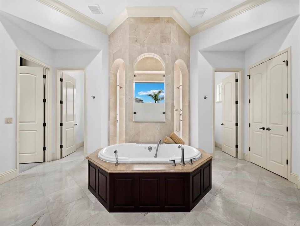 For Sale: $2,895,000 (3 beds, 4 baths, 5742 Square Feet)