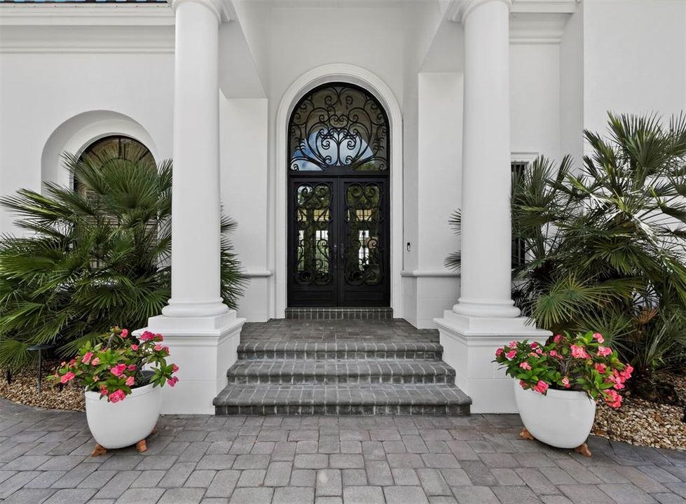 For Sale: $2,895,000 (3 beds, 4 baths, 5742 Square Feet)