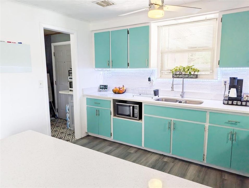 For Sale: $369,900 (2 beds, 2 baths, 1080 Square Feet)