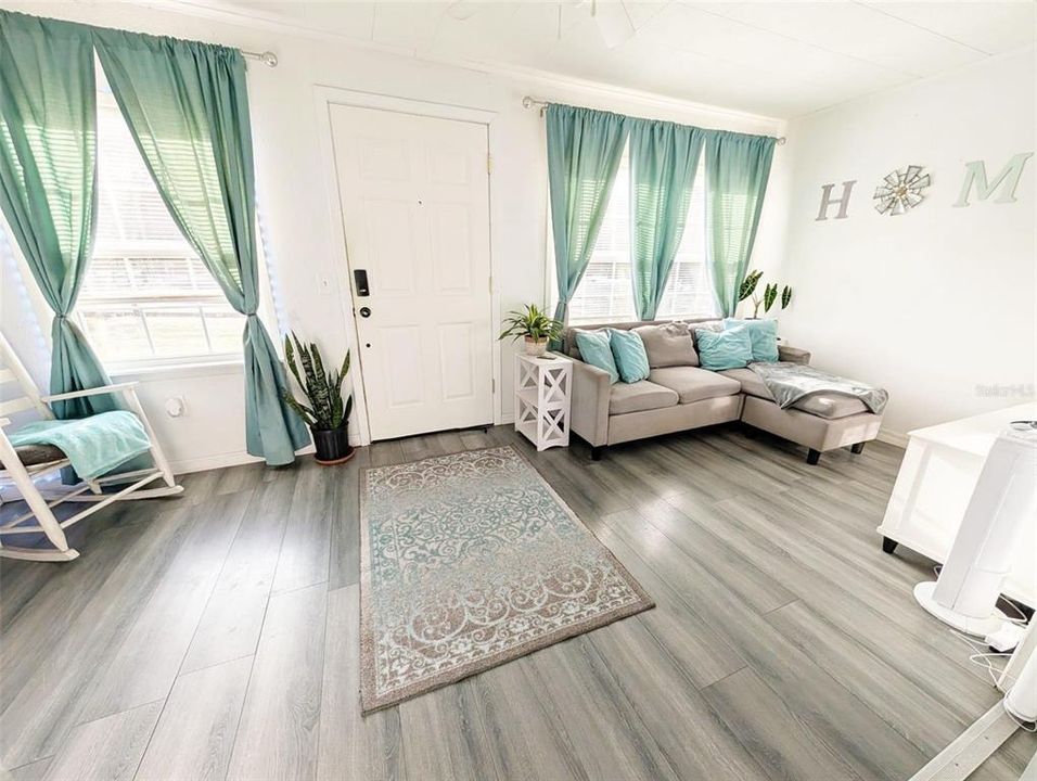 For Sale: $369,900 (2 beds, 2 baths, 1080 Square Feet)