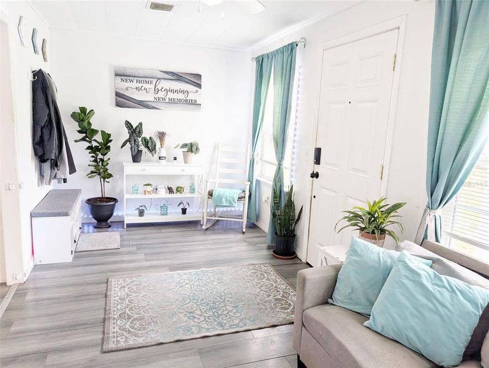 For Sale: $369,900 (2 beds, 2 baths, 1080 Square Feet)
