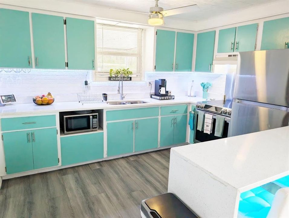 For Sale: $369,900 (2 beds, 2 baths, 1080 Square Feet)