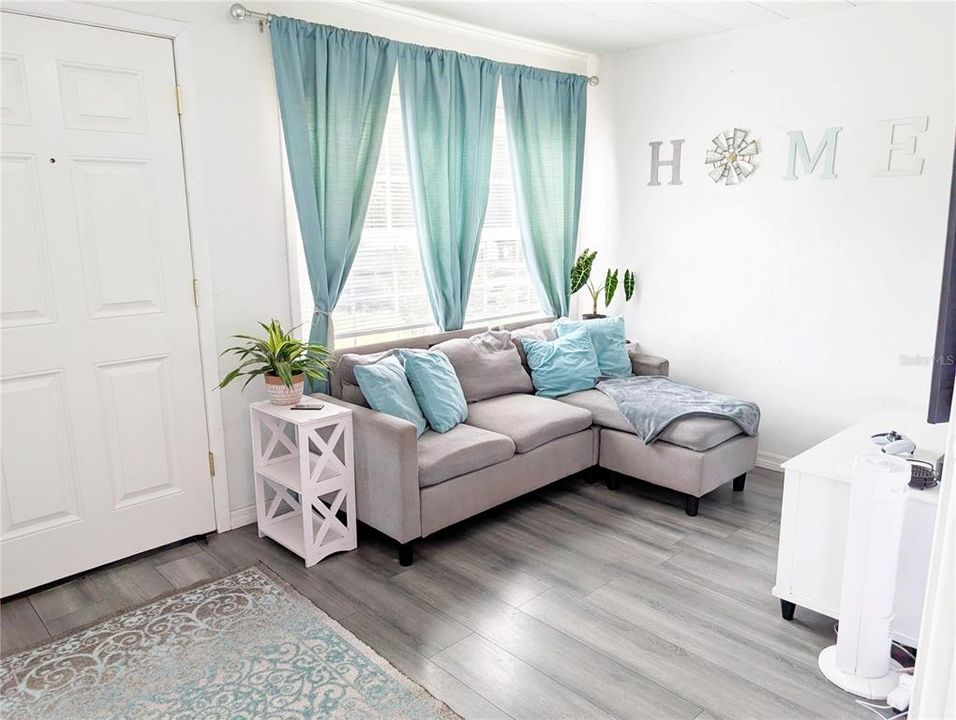 For Sale: $369,900 (2 beds, 2 baths, 1080 Square Feet)