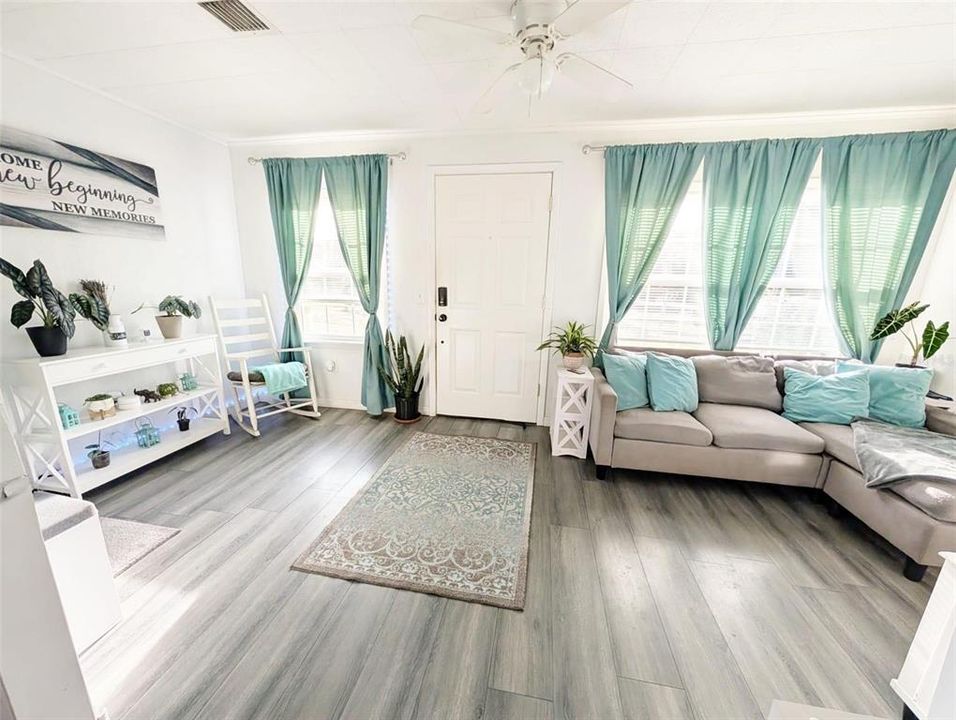For Sale: $369,900 (2 beds, 2 baths, 1080 Square Feet)