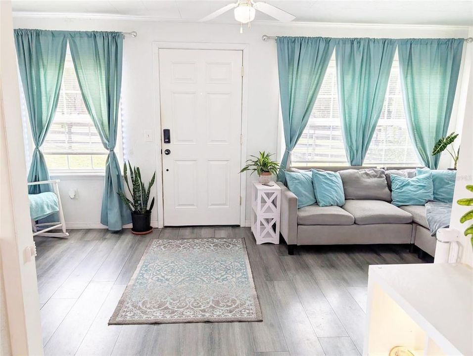 For Sale: $369,900 (2 beds, 2 baths, 1080 Square Feet)