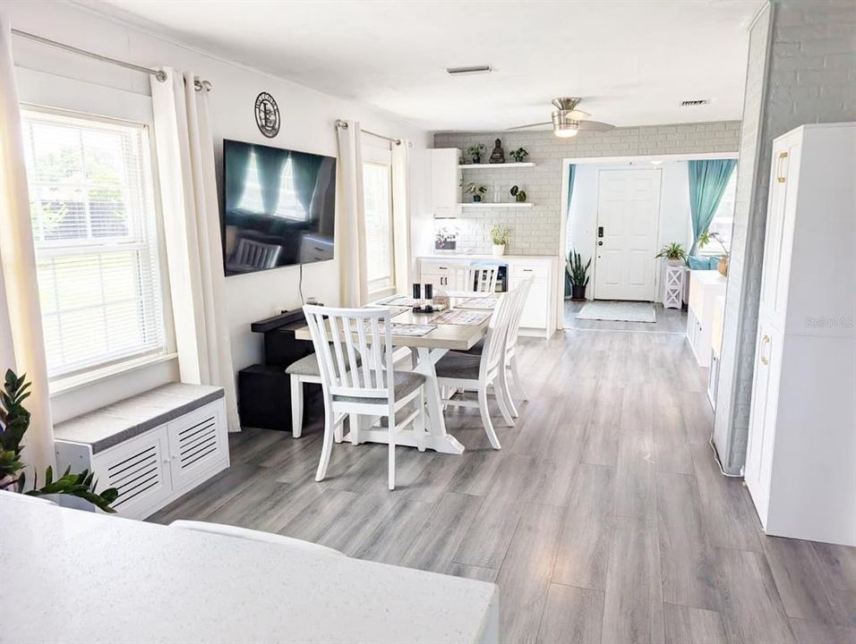 For Sale: $369,900 (2 beds, 2 baths, 1080 Square Feet)