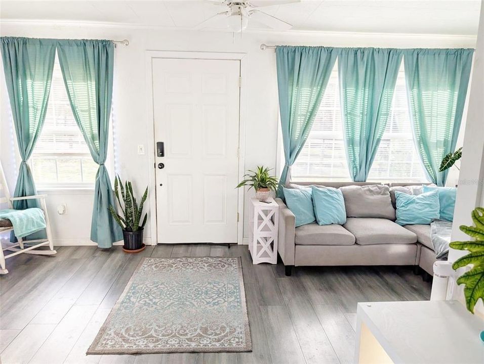 For Sale: $369,900 (2 beds, 2 baths, 1080 Square Feet)