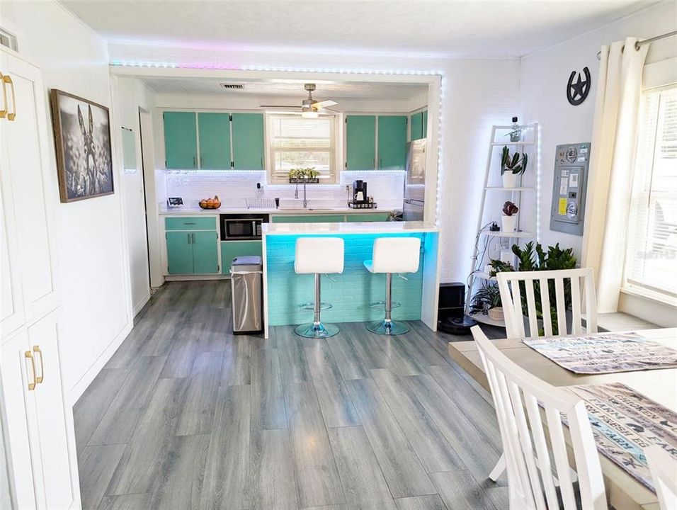 For Sale: $369,900 (2 beds, 2 baths, 1080 Square Feet)