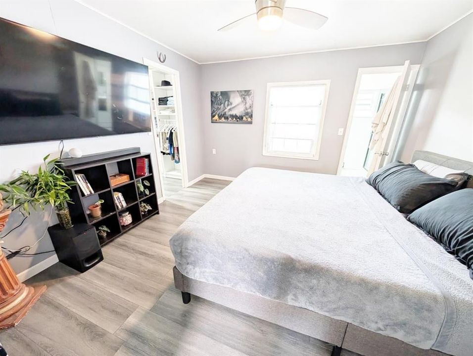 For Sale: $369,900 (2 beds, 2 baths, 1080 Square Feet)