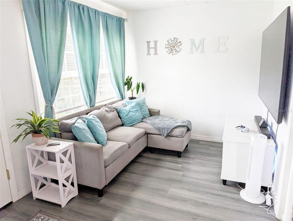 For Sale: $369,900 (2 beds, 2 baths, 1080 Square Feet)