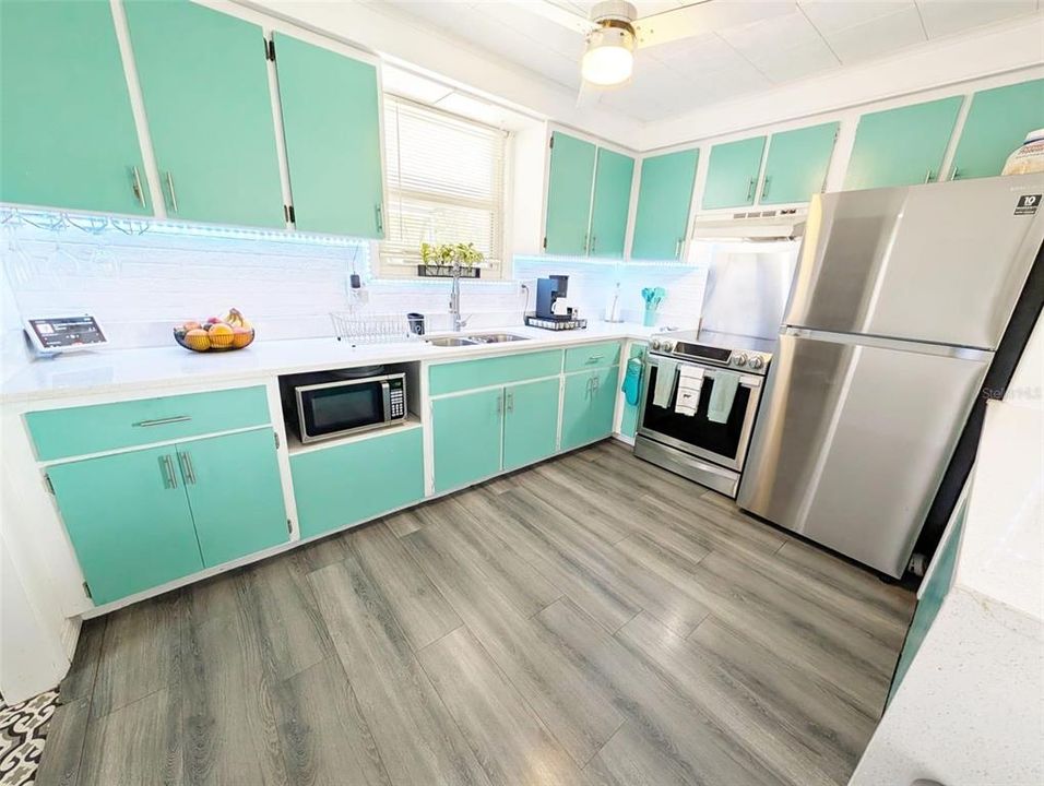 For Sale: $369,900 (2 beds, 2 baths, 1080 Square Feet)