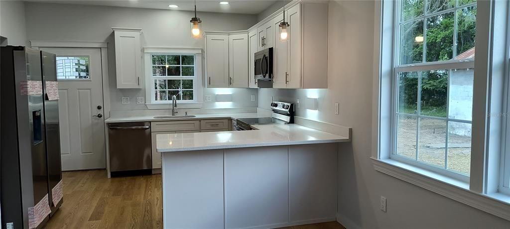 For Sale: $345,000 (3 beds, 2 baths, 1138 Square Feet)