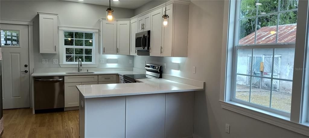 For Sale: $345,000 (3 beds, 2 baths, 1138 Square Feet)