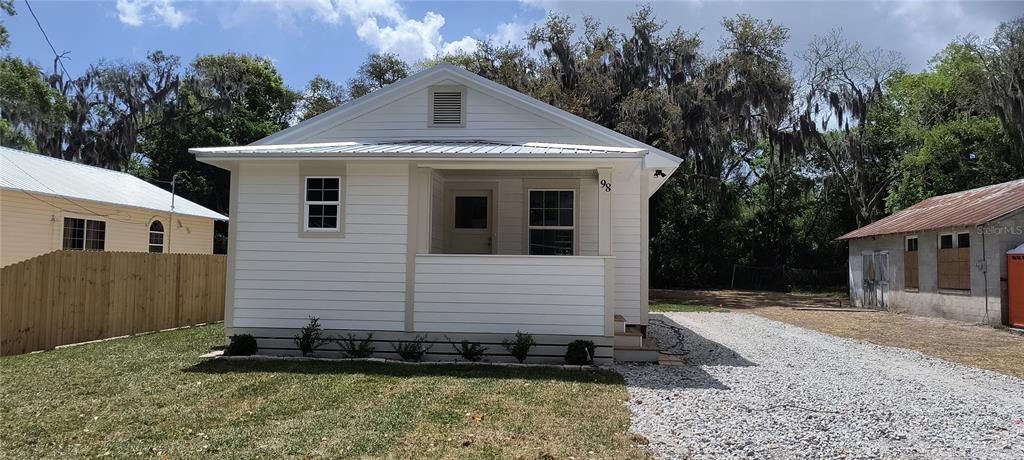 For Sale: $345,000 (3 beds, 2 baths, 1138 Square Feet)