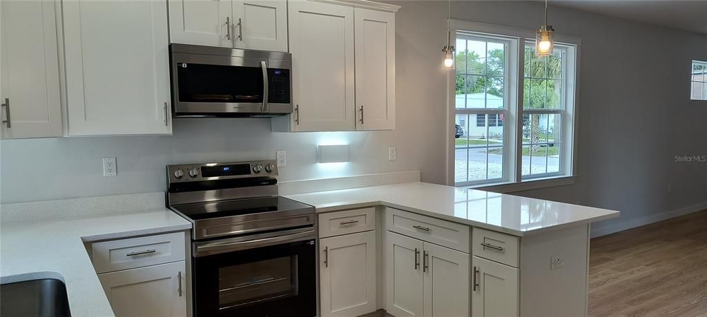For Sale: $345,000 (3 beds, 2 baths, 1138 Square Feet)