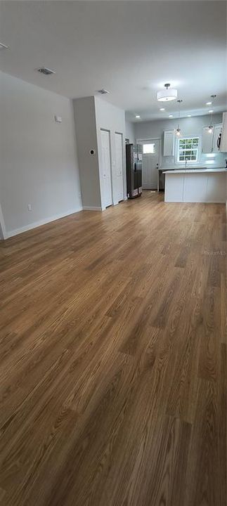 For Sale: $345,000 (3 beds, 2 baths, 1138 Square Feet)