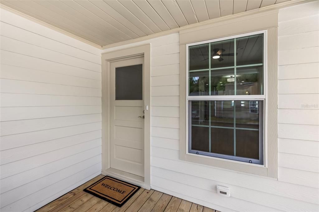For Sale: $345,000 (3 beds, 2 baths, 1138 Square Feet)