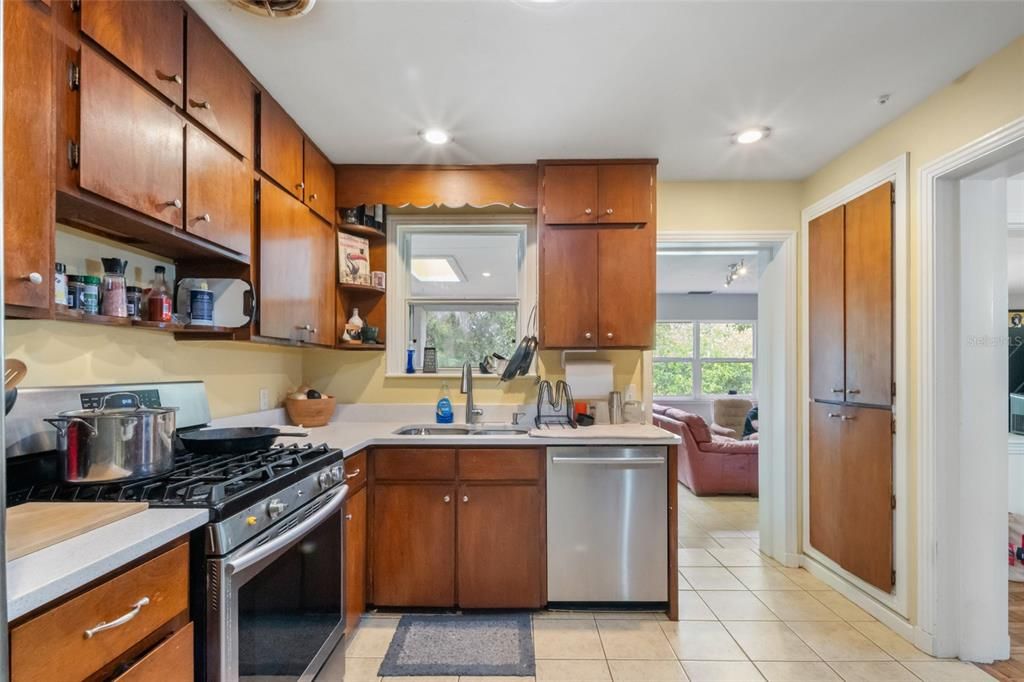 Active With Contract: $534,000 (4 beds, 2 baths, 2228 Square Feet)