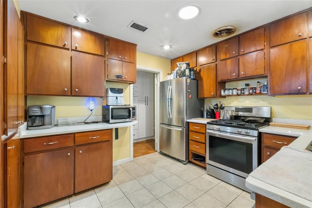 Active With Contract: $534,000 (4 beds, 2 baths, 2228 Square Feet)