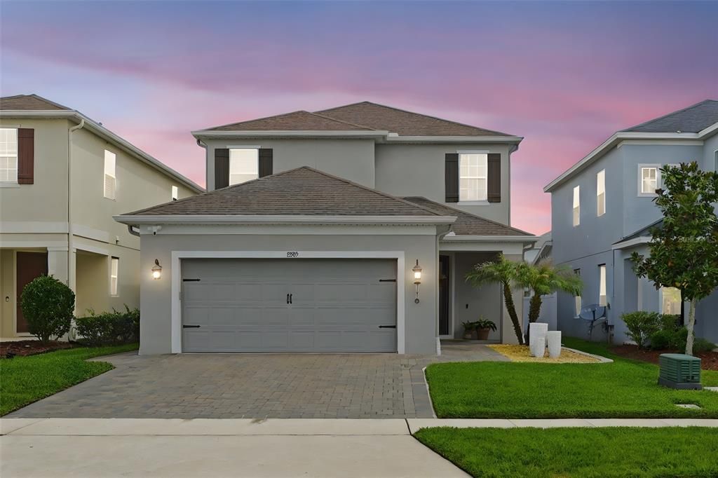 For Sale: $689,999 (4 beds, 3 baths, 2565 Square Feet)
