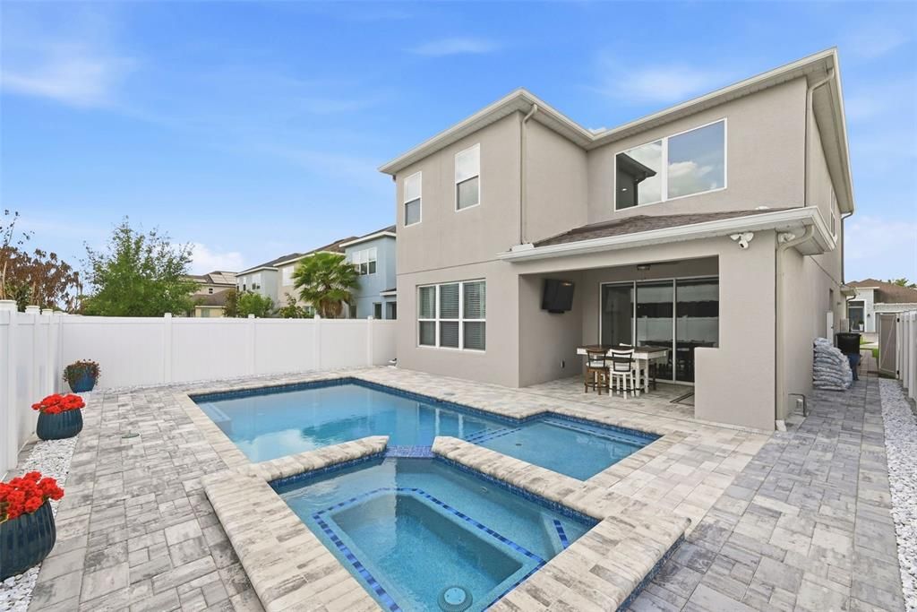 For Sale: $689,999 (4 beds, 3 baths, 2565 Square Feet)