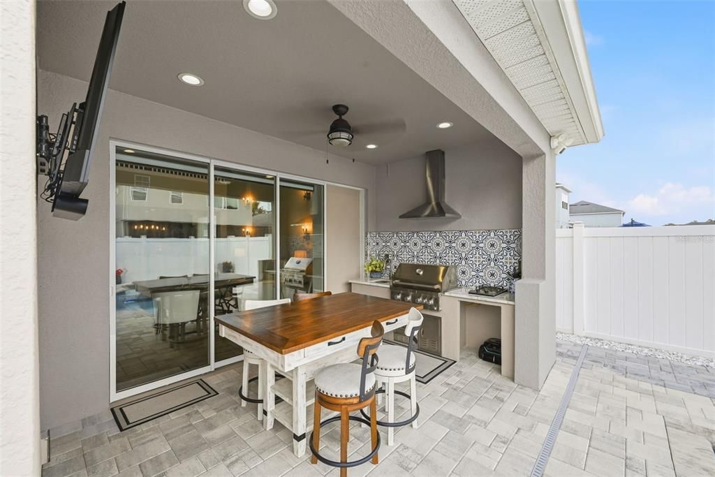 For Sale: $689,999 (4 beds, 3 baths, 2565 Square Feet)