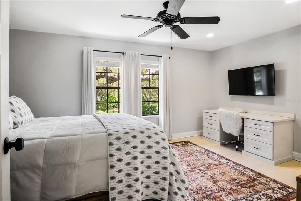 Active With Contract: $279,900 (2 beds, 2 baths, 1250 Square Feet)