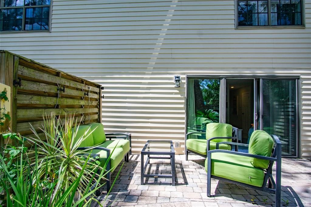 Active With Contract: $279,900 (2 beds, 2 baths, 1250 Square Feet)