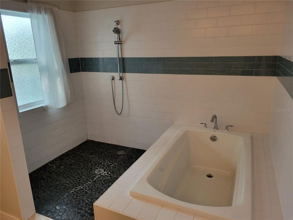 En Renta: $2,850 (3 camas, 2 baños, 1945 Pies cuadrados)