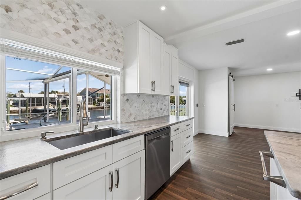 En Venta: $1,200,000 (4 camas, 2 baños, 2429 Pies cuadrados)