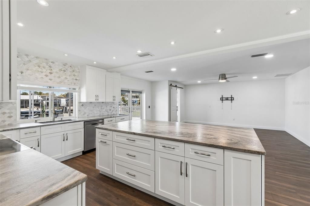 En Venta: $1,200,000 (4 camas, 2 baños, 2429 Pies cuadrados)